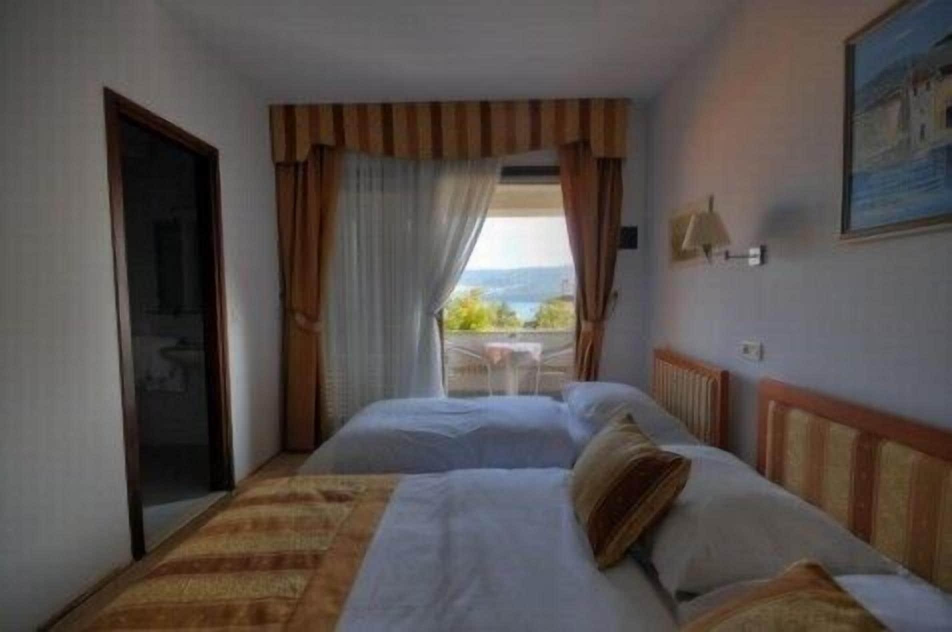 Hotel Trogirski Dvori エクステリア 写真