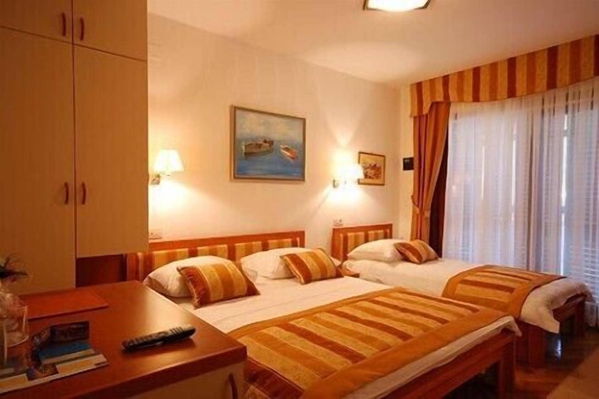 Hotel Trogirski Dvori エクステリア 写真