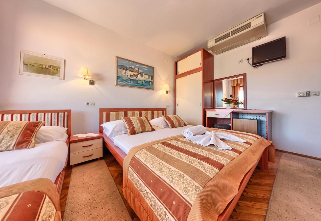 Hotel Trogirski Dvori エクステリア 写真
