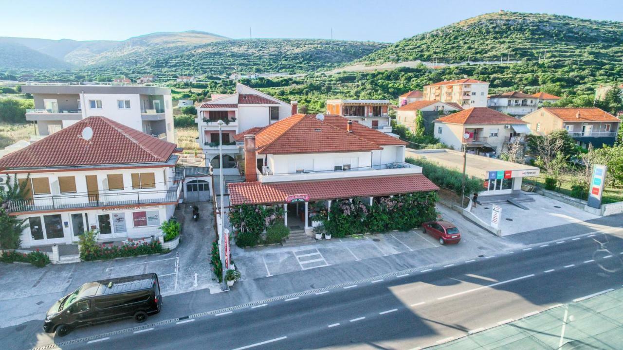 Hotel Trogirski Dvori エクステリア 写真
